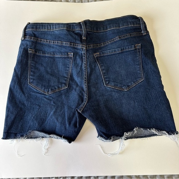 Old Navy Women’s Jean Shorts Denim Midi 10 Stretch 5” DIY Cut Offs Medium Wash - Picture 6 of 10
